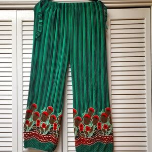 A casual pants with flowery design Size Medium